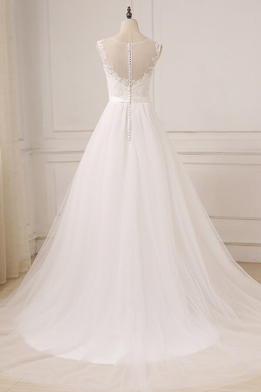 Glamorous Sleeveless Jewel Wedding Dress in White A-line Tulle