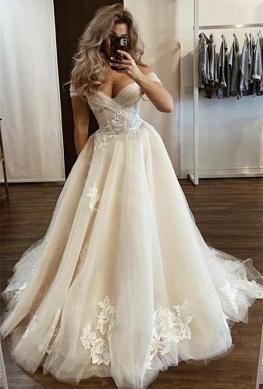 Spaghetti-Straps Sleeveless Tulle Wedding Dress with Appliques