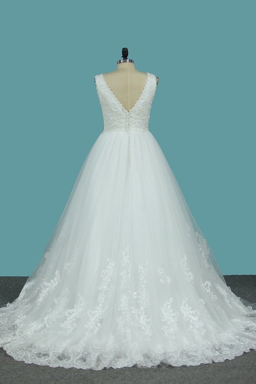 Gorgeous A-Line Tulle Wedding Dress with Lace Pearls