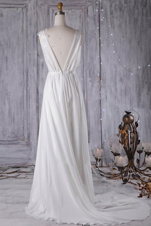 Sexy A-line V-Neck Chiffon Wedding Dress with Sleeveless Lace Appliques