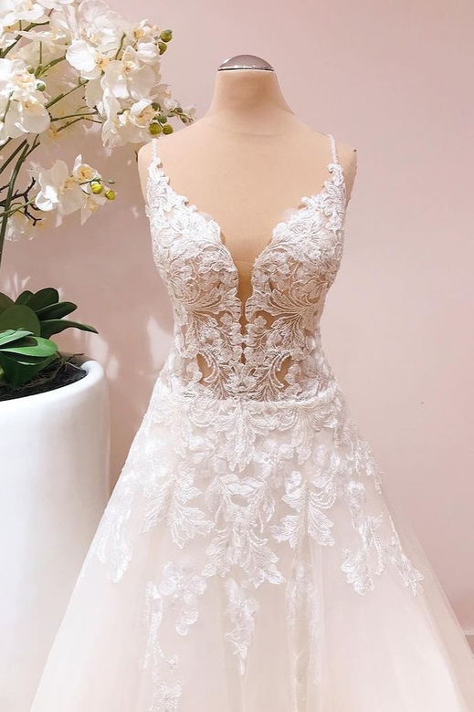 A-Line Tulle Lace Appliques Wedding Dress Gown