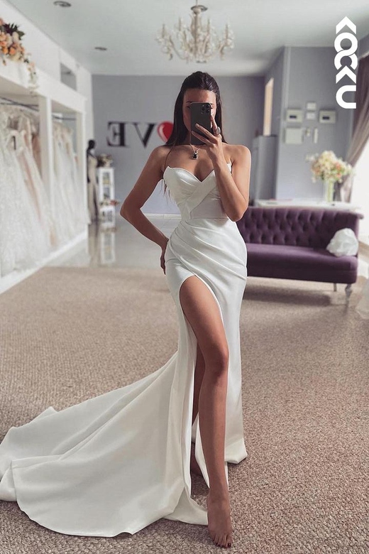 Simple V-Neck Sleeveless Sheath Mermaid Ruched Wedding Dress