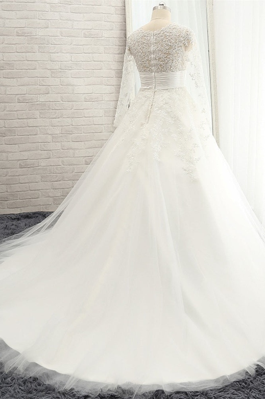 Chic Long-Sleeved Jewel Wedding Dress in White Tulle