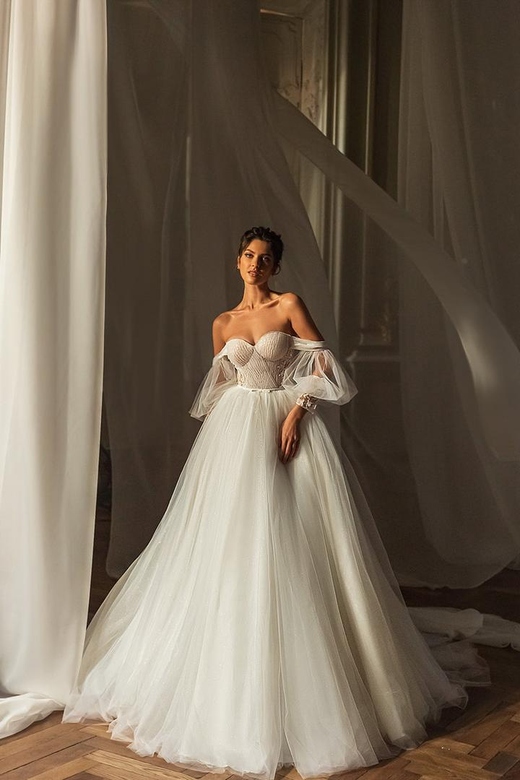 Sweetheart Off-Shoulder Long Sleeves Tulle Ball Gown