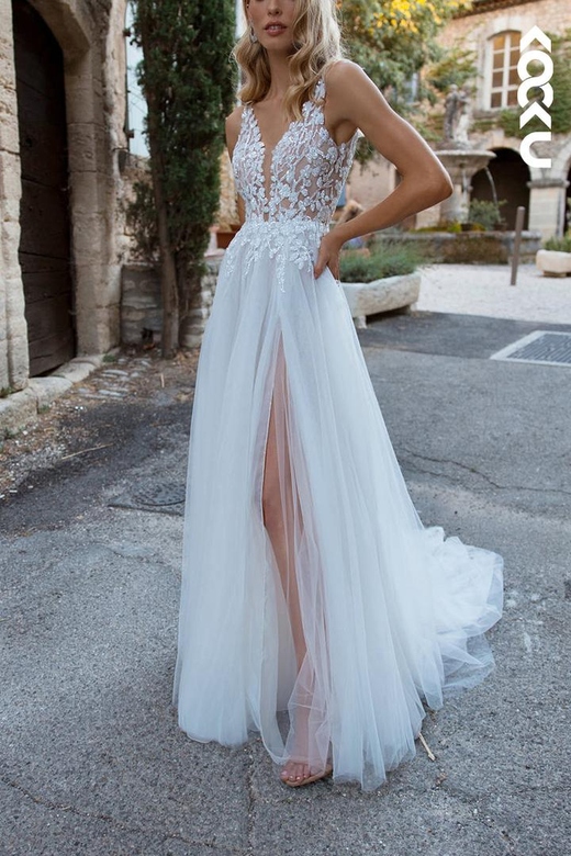 Elegant Low V-Neck Lace Appliqued Sheer Tulle Gown