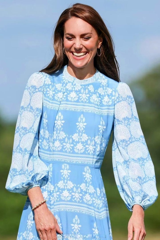 Kate Middleton Long Sleeve Blue Print Dress for Royal Elegance