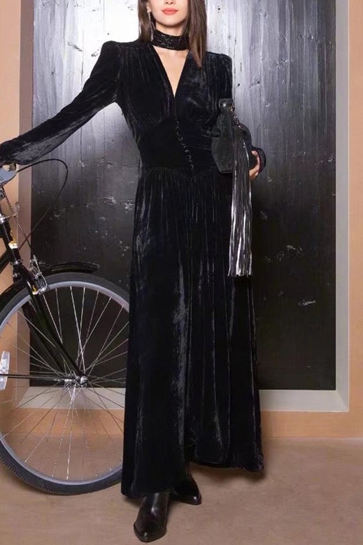 Celebrity Inspired Black Velvet Long Sleeve Prom Gown for Luxurious Elegance