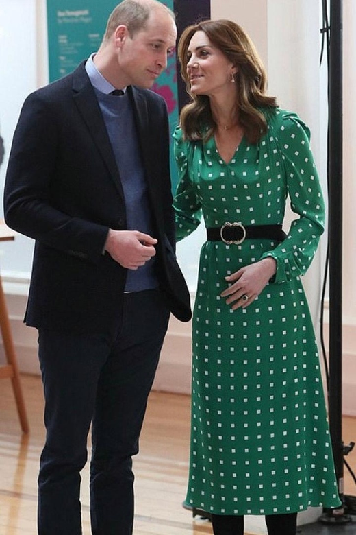 Kate Middleton V-Neck Geometric Print Dress with Belt for Modern Elegance