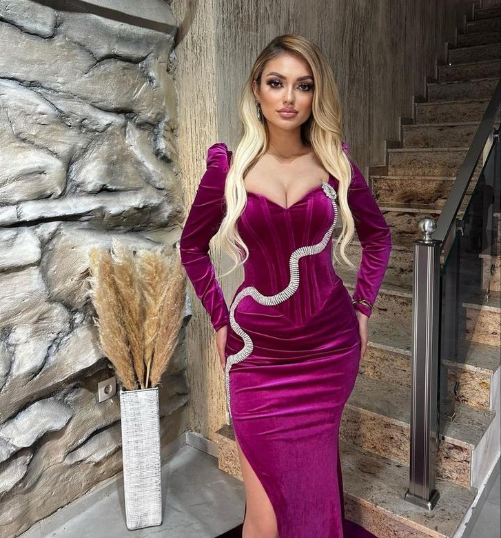 Chic Sweetheart Long Sleeves Mermaid Prom Dress with Long Slit