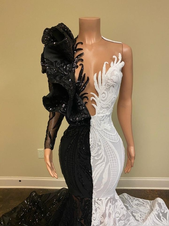 Hot Half Black Half White One-Shoulder Long Sleeves Mermaid Prom Gowns