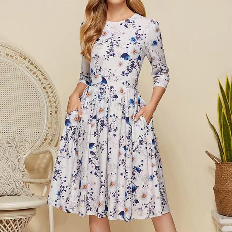 Elegant Printed Crewneck Midi Dress for Refined Look