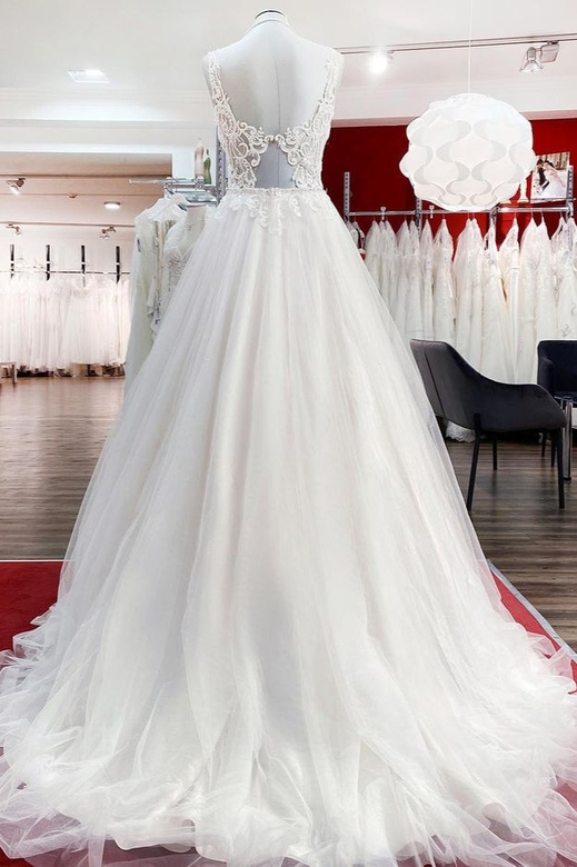 Graceful Ivory Tulle A-Line Wedding Dress with Ruffles