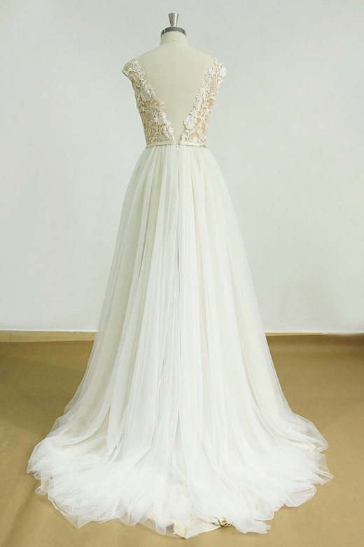 Elegant Jewel Tulle Lace Wedding Gown, Sleeveless with Appliques