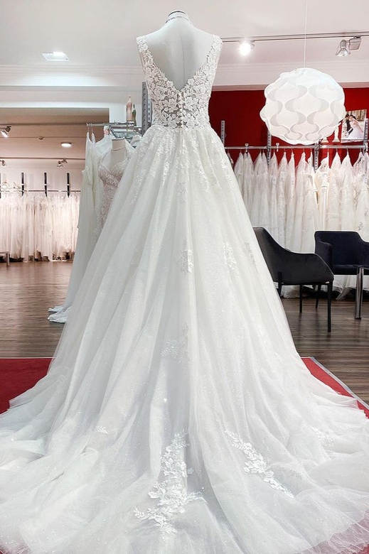 Eye-Catching V-Neck Tulle Wedding Dress with White Lace Ruffles