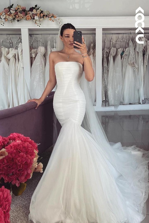 Classic Off-Shoulder Sleeveless Mermaid Timeless Wedding Gown