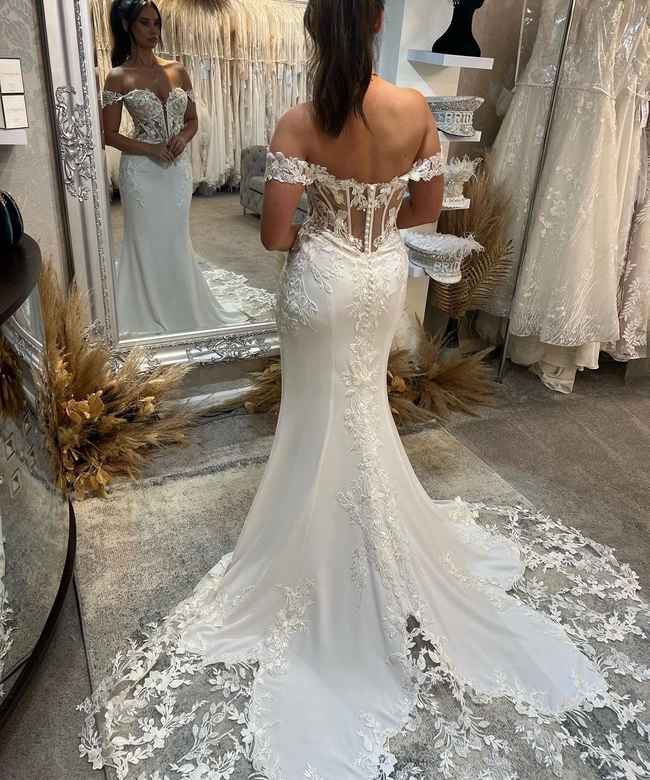 Classic Sleeveless Off-Shoulder Mermaid Lace Wedding Dress