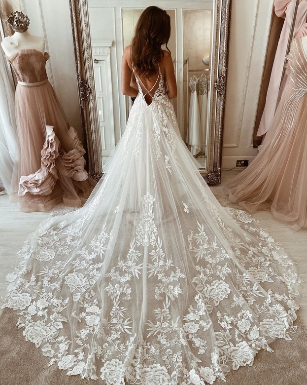 Lace Overskirt Tulle Wedding Dress Spaghetti-Straps