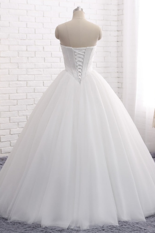 Chic Ball Gown Strapless White Tulle Wedding Dress, Sleeveless