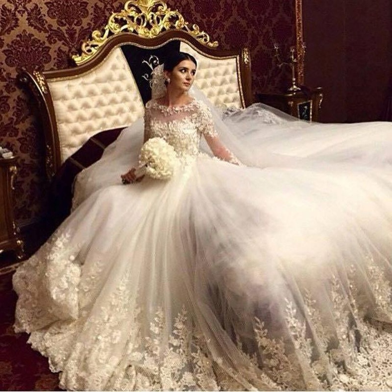 Stunning Royal Wedding Dress, Vintage Long-Sleeved Arabic Style