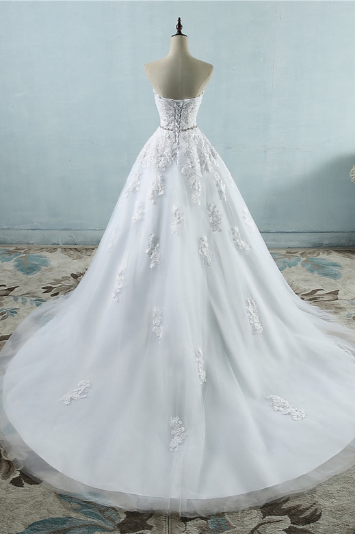 Sexy Strapless Sweetheart Tulle Gown with Beaded Appliques