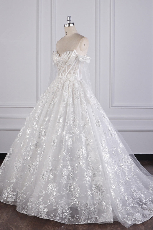 Gorgeous Ball Gown Strapless Tulle Lace Wedding Dress with Appliques and Sequins