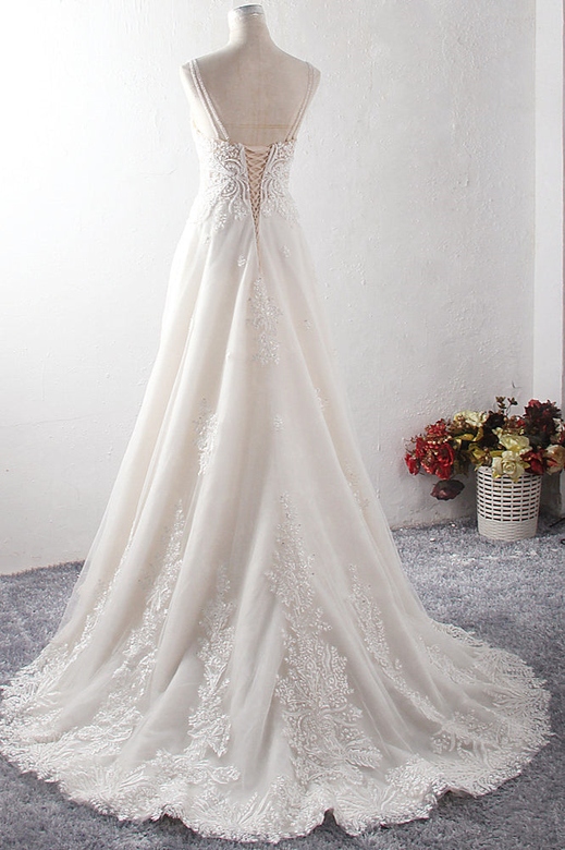 Gorgeous Straps Sweetheart Tulle Wedding Dress with Sleeveless Sweetheart Appliques and Pearls