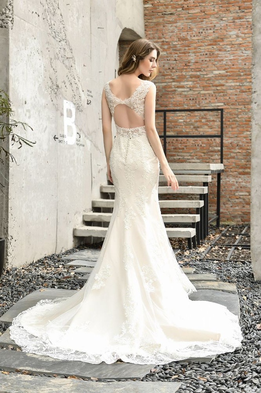 Stunning Sleeveless Fit and flare Open Back Lace Wedding Dress for Summer