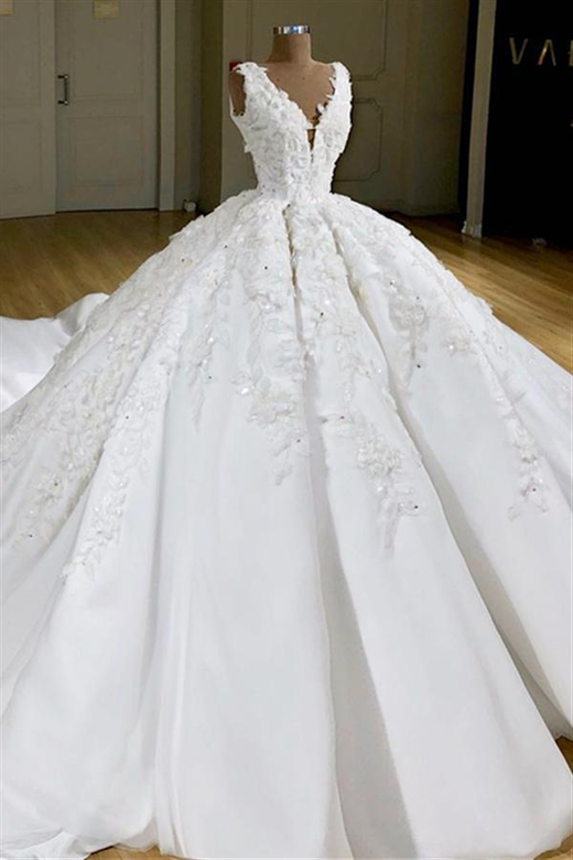 Luxurious V-Neck Appliques Princess Ball Gown Delicate Wedding Dress