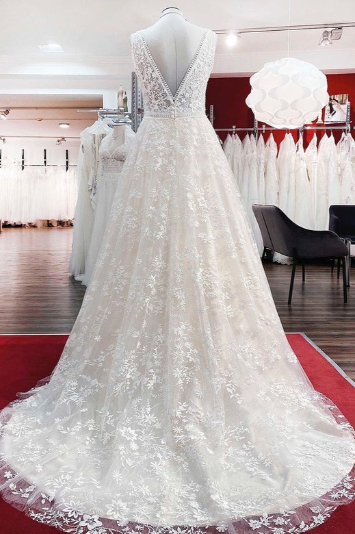 Beautiful Tulle A-Line Wedding Dress with Lace Appliques