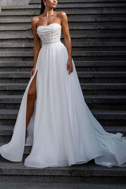 Sweetheart Strapless Sleeveless Tulle A-Line Wedding Dress