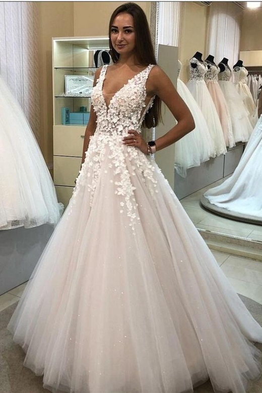 V-Neck Tulle Wedding Dress With Appliques