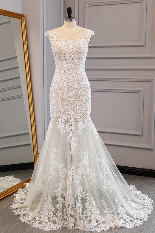 Elegant Ivory Tulle Mermaid Gown with Lace Appliques, Sleeveless