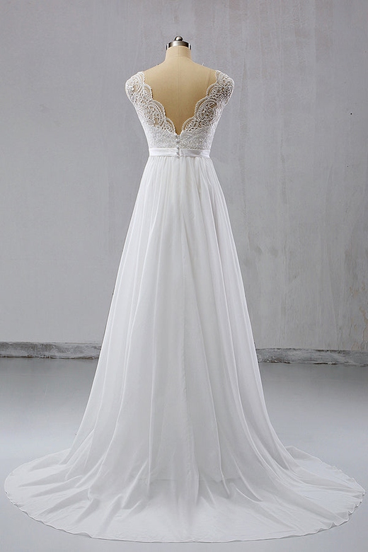 Elegant Strapless Chiffon Wedding Dress in A-line Style