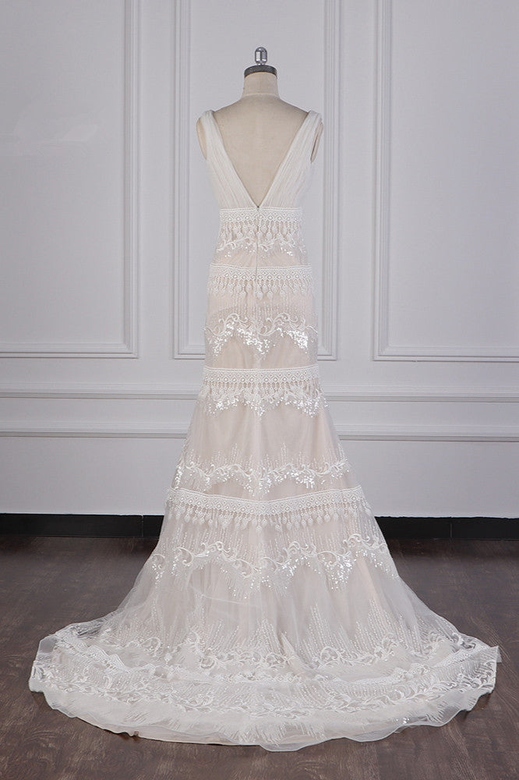 Gorgeous V-Neck Tulle Beadings Wedding Dress with Sheath Sequined Design and Tassels