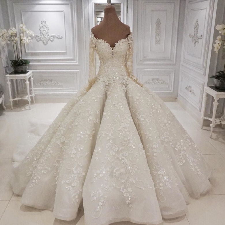 Gorgeous Long-Sleeves White Lace A-Line Tulle Wedding Dress