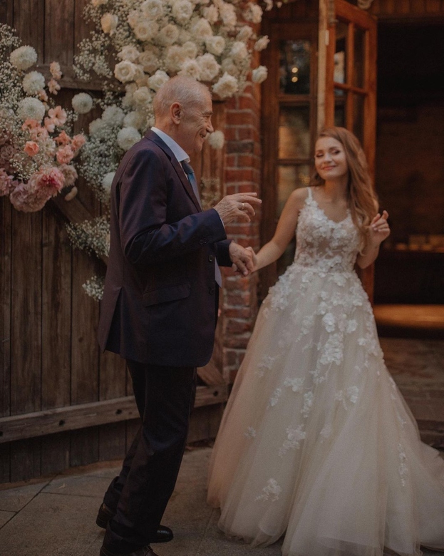 Sleeveless V-Neck Beach Wedding Dress with Delicate Appliques