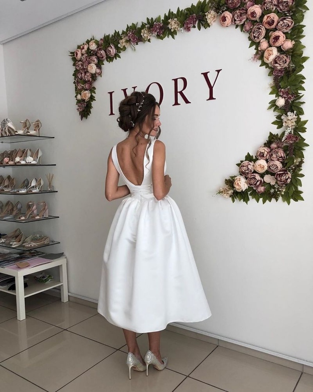 V-neck White Pleats Sleeveless Summer Beach Dress