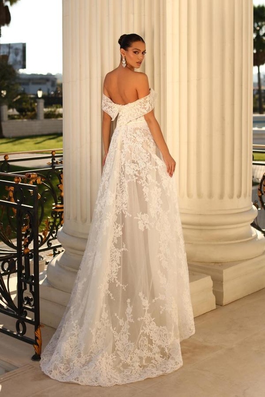 Off-the-Shoulder Tulle Lace Appliques Wedding Dress