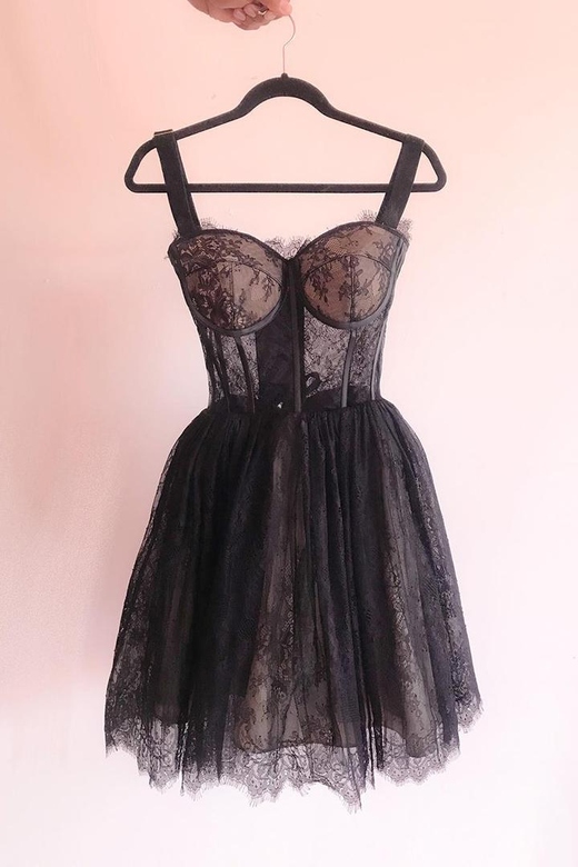 Sweetheart Sleeveless Ruched Sheer Lace A-Line Mini Homecoming Gown