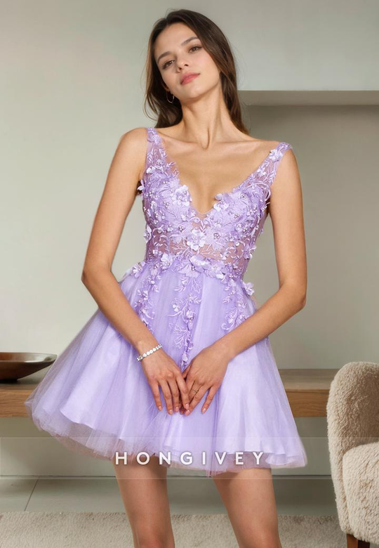 Chic Tulle A-Line V-Neck Sleeveless Lace Applique Homecoming