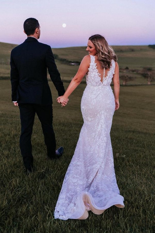 White V-Neck Mermaid Wedding Dress with Lace Appliques