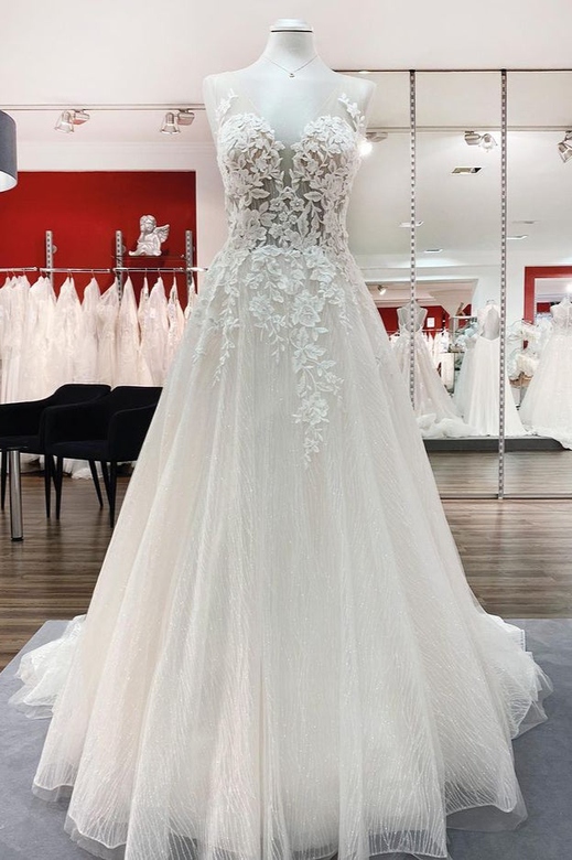 Breath-taking Tulle Wedding Dress, Ivory Lace, Detailed Appliques