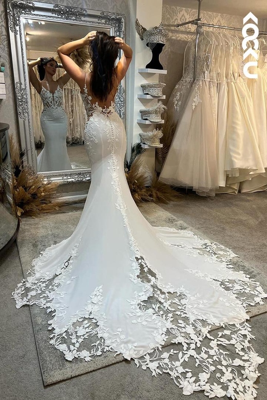 Elegant V-Neck Mermaid Applique Backless Wedding Gown