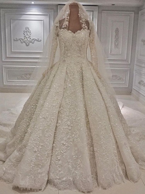 Expensive Lace Appliques Gown, Long-Sleeved Ball Wedding Dress