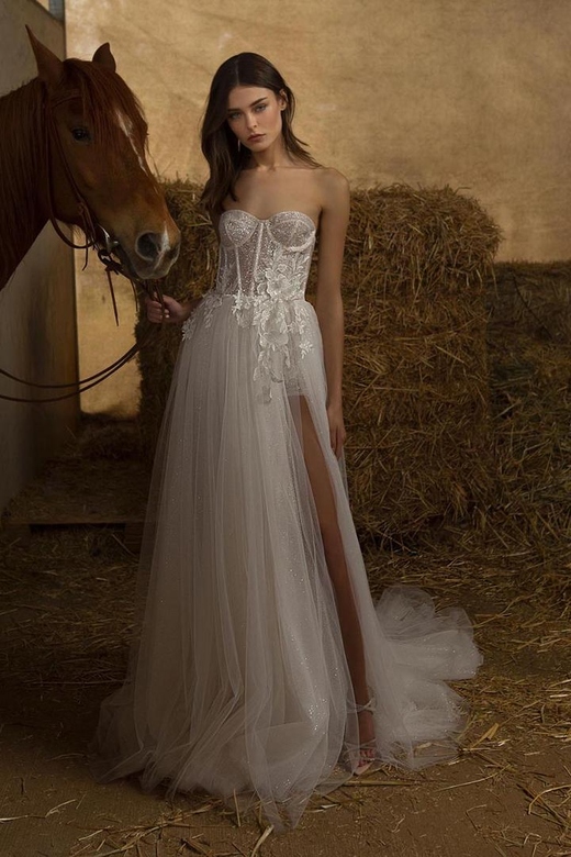 Sweetheart Strapless Sequined Appliqued Tulle Wedding Dress