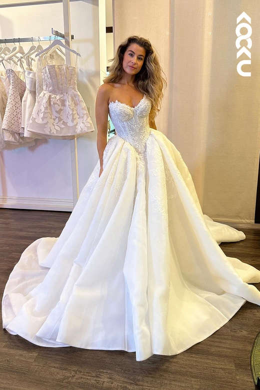 Elegant Long A-line V-Neck Sleeveless Wedding Gown