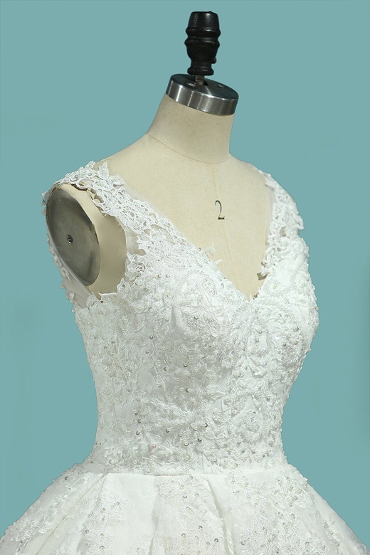 Glamorous Jewel Tull Lace Wedding Dress with Beadings