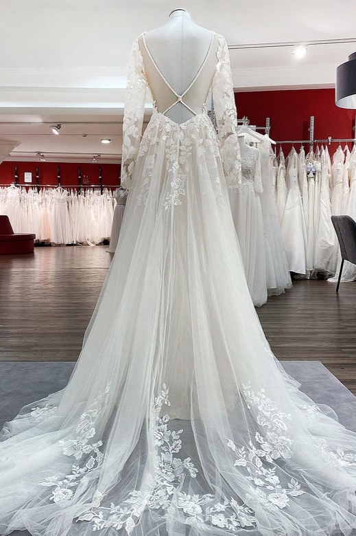 Tulle Ivory Long Sleeves Lace Appliques Wedding Gown