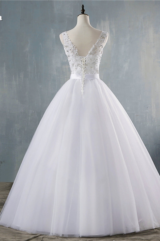 Chic V-Neck Beaded Tulle Wedding Gown with Rhinestone Appliques