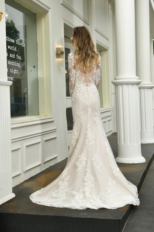 Delicate V-Neck High Split Long-Sleeved Lace Wedding Dress with Court Train